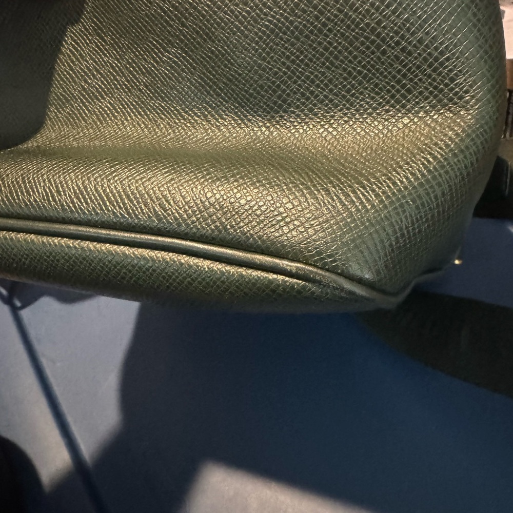 Louis Vuitton Taiga Yaranga in Green Made July 2001 - Picture 10 of 16